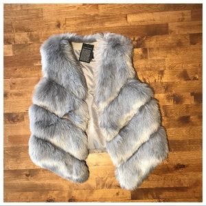 Grey Faux Fur Vest |Size XXL (Fits a Large) ❄️☃️❄️